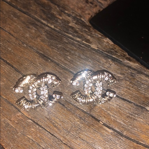 CHANEL Jewelry - Earrings